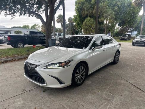 Used 2021 Lexus ES 350 w/ Premium Package FWD image 2