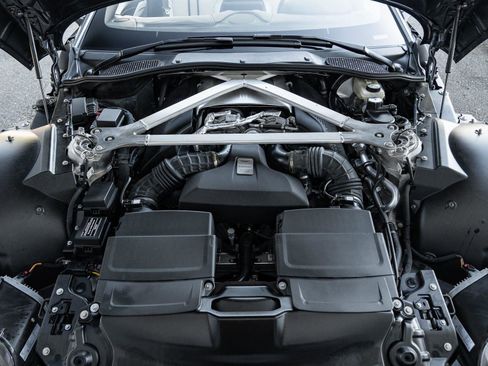 Used 2021 Aston Martin V8 Vantage Roadster image 50