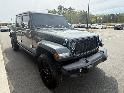Used 2024 Jeep Gladiator Sport AWD/4WD image 8