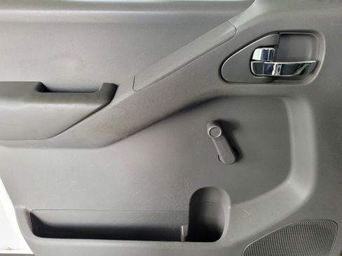 Used 2013 Nissan Frontier S image 17