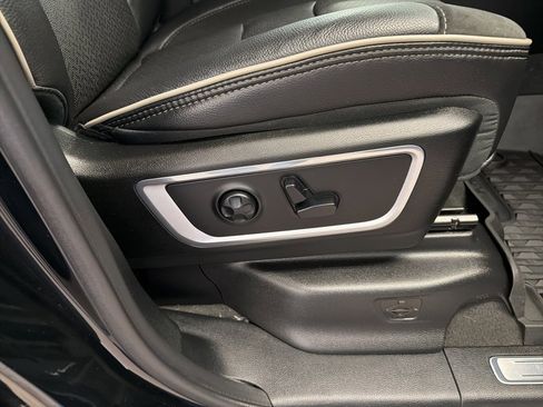 Used 2020 RAM 1500 Laramie image 30