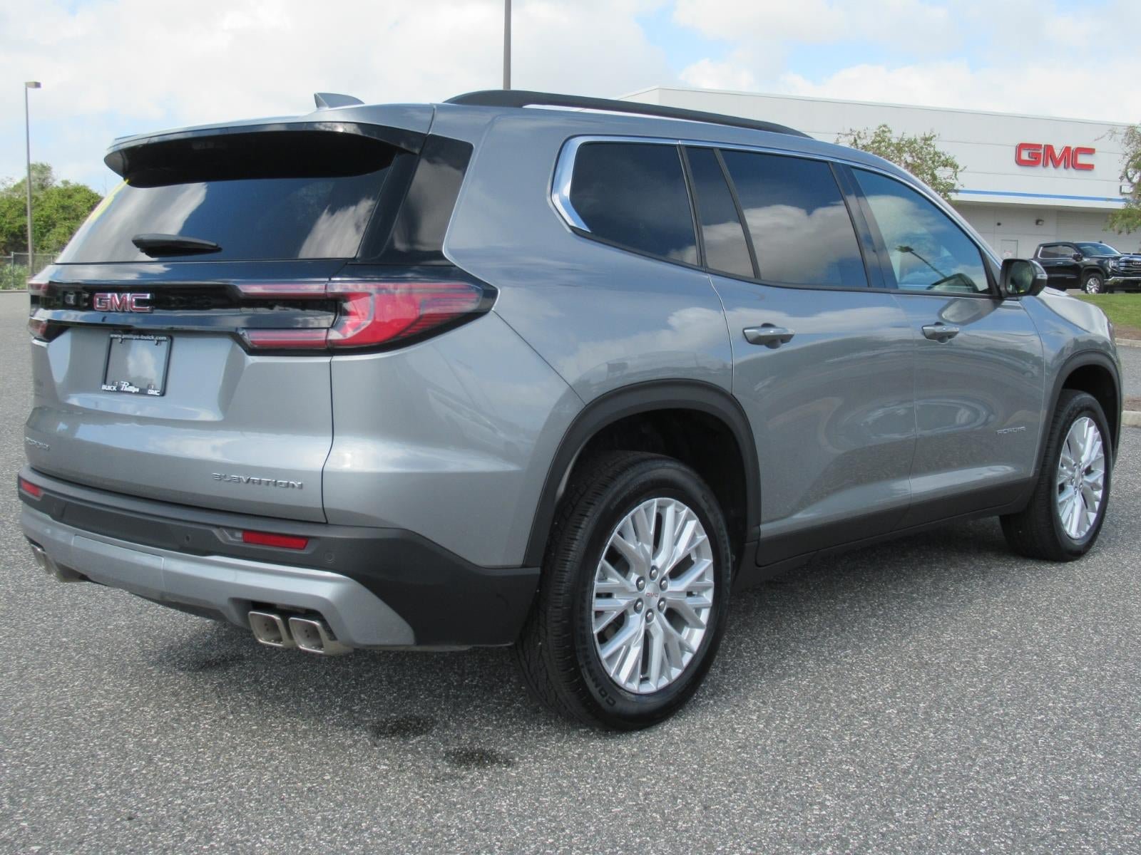 Used 2026 GMC Acadia Elevation w/ Elevation Premium Package FWD image 7