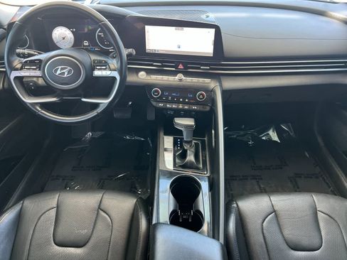 Used 2023 Hyundai Elantra Limited image 4