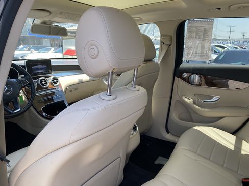 Used 2019 Mercedes-Benz GLC 350e 4MATIC w/ Premium Package image 22