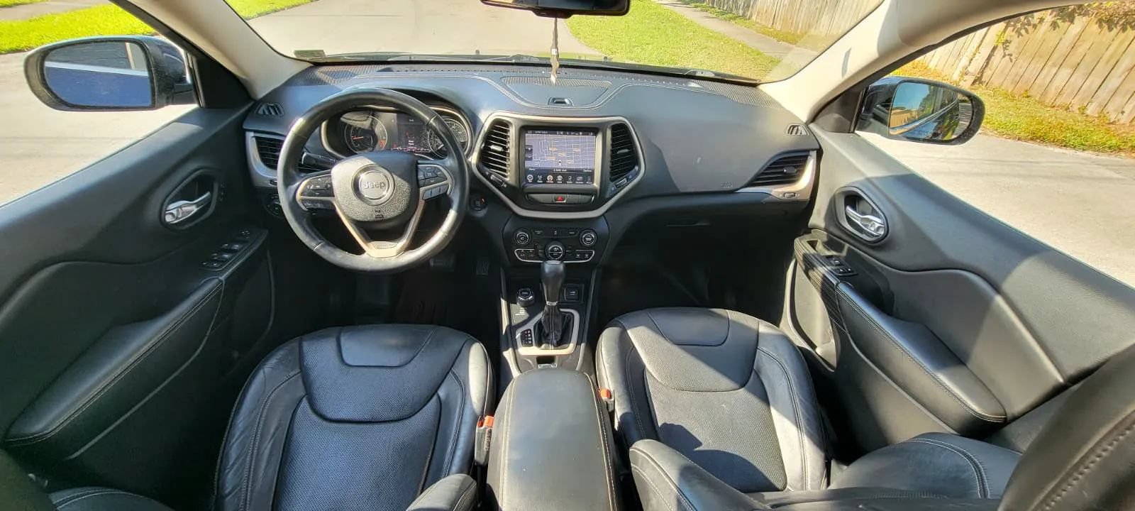 Used 2014 Jeep Cherokee Limited w/ Luxury Group AWD/4WD image 9