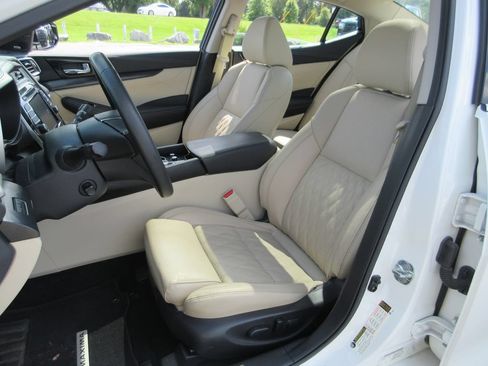 Used 2023 Nissan Maxima Platinum w/ Sport Mat Group FWD image 20