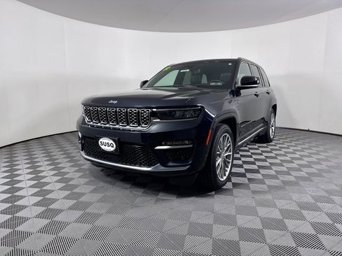 Used 2022 Jeep Grand Cherokee Summit w/ Advanced Protech Group IV AWD/4WD image 21