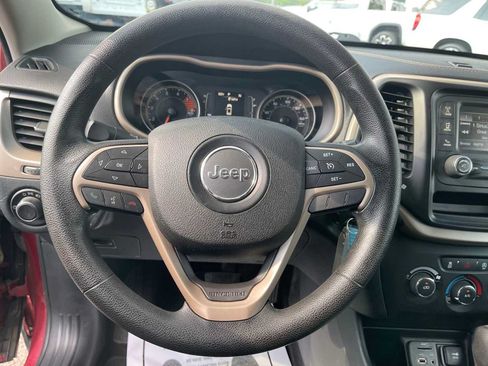 Used 2017 Jeep Cherokee Sport FWD image 14