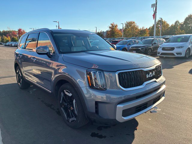 Used 2023 Kia Telluride EX FWD image 4