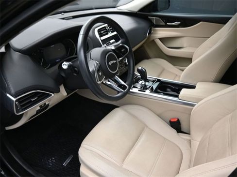 Used 2020 Jaguar XE S image 19