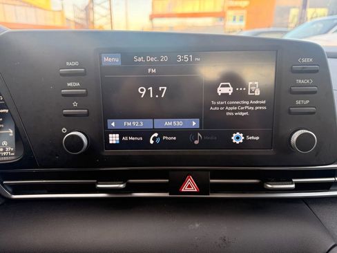 Used 2023 Hyundai Elantra SE image 18