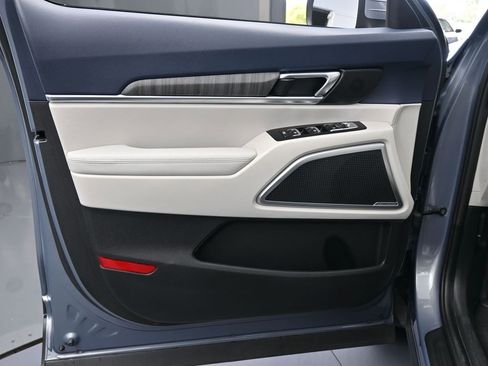 Used 2024 Kia Telluride EX w/ EX Captain's Chair Package image 30