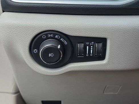 Certified 2024 Chrysler Pacifica Touring-L image 32