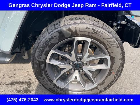 Used 2024 Jeep Wrangler Unlimited w/ Convenience Group AWD/4WD image 9