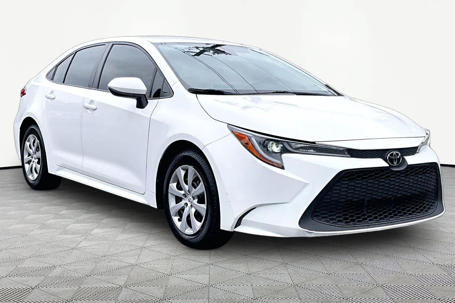 Certified 2021 Toyota Corolla LE FWD image 3