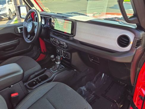 Used 2025 Jeep Wrangler Unlimited Sport AWD/4WD image 9