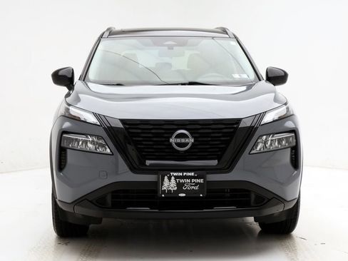 Used 2023 Nissan Rogue SV w/ SV Premium B Package image 4