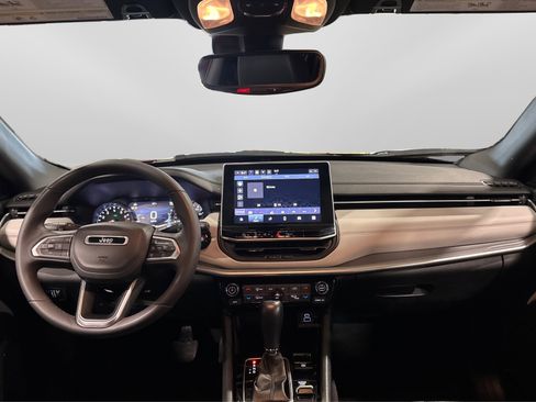 Used 2025 Jeep Compass Limited image 21