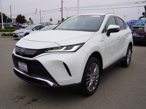 Used 2021 Toyota Venza XLE w/ Carpet Mat Package (TMS) image 8