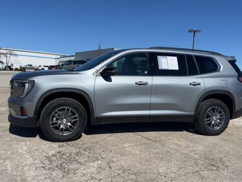 Used 2025 GMC Acadia Elevation image 5