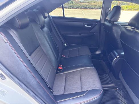 Used 2017 Toyota Camry SE FWD image 14
