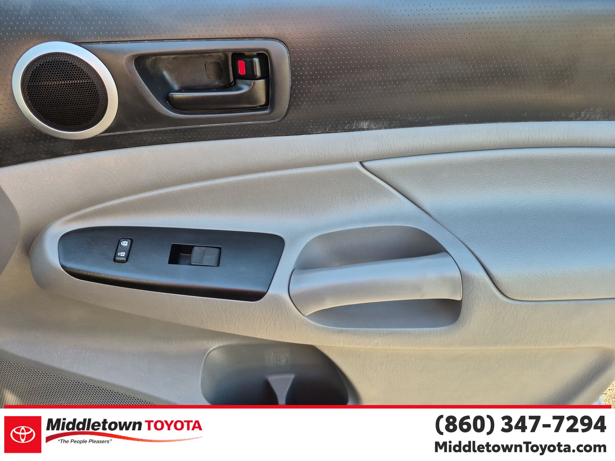 Used 2015 Toyota Tacoma 4x4 Access Cab V6 w/ TRD Sport Package image 32