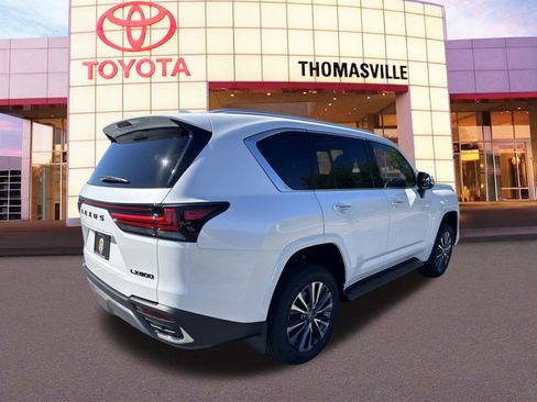 Used 2025 Lexus LX 600 4WD w/ Premium Package image 5