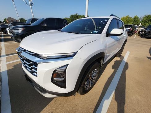 Used 2025 Chevrolet Equinox LT w/ Convenience Package II FWD image 3