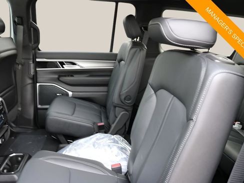 New 2025 Jeep Wagoneer L Series II AWD/4WD image 16