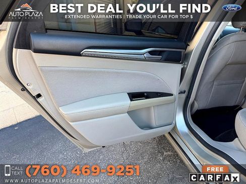 Used 2017 Ford Fusion SE image 29