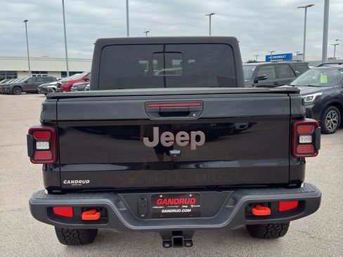 Used 2025 Jeep Gladiator Mojave w/ Convenience Group AWD/4WD image 7