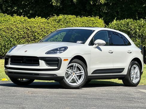 Certified 2025 Porsche Macan AWD/4WD image 1