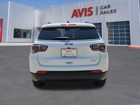 Used 2025 Jeep Compass Latitude AWD/4WD image 7