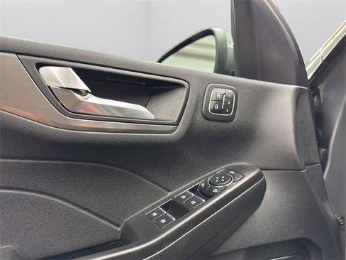 Used 2022 Ford Escape Titanium image 26
