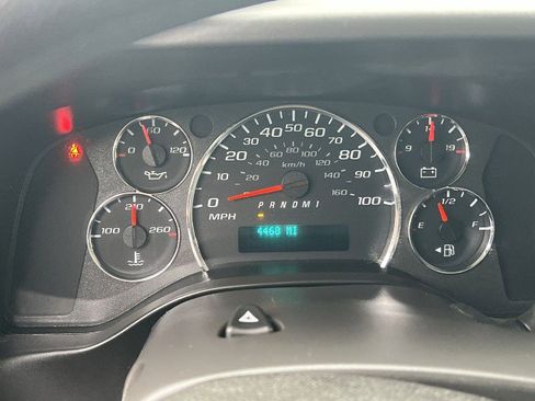 Used 2024 GMC Savana 2500 w/ Driver Convenience Package image 12