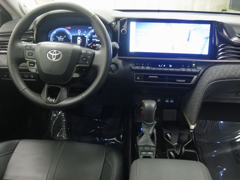 Used 2025 Toyota Camry XLE image 2