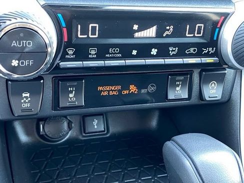 Used 2022 Toyota RAV4 XLE w/ XLE Grade Weather Package AWD/4WD image 20