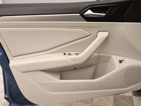 Used 2019 Volkswagen Jetta SE image 17