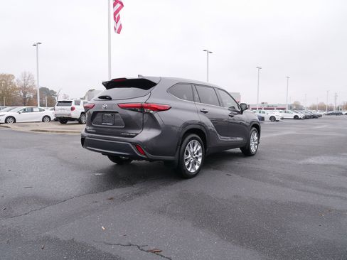 Used 2023 Toyota Highlander Limited image 3