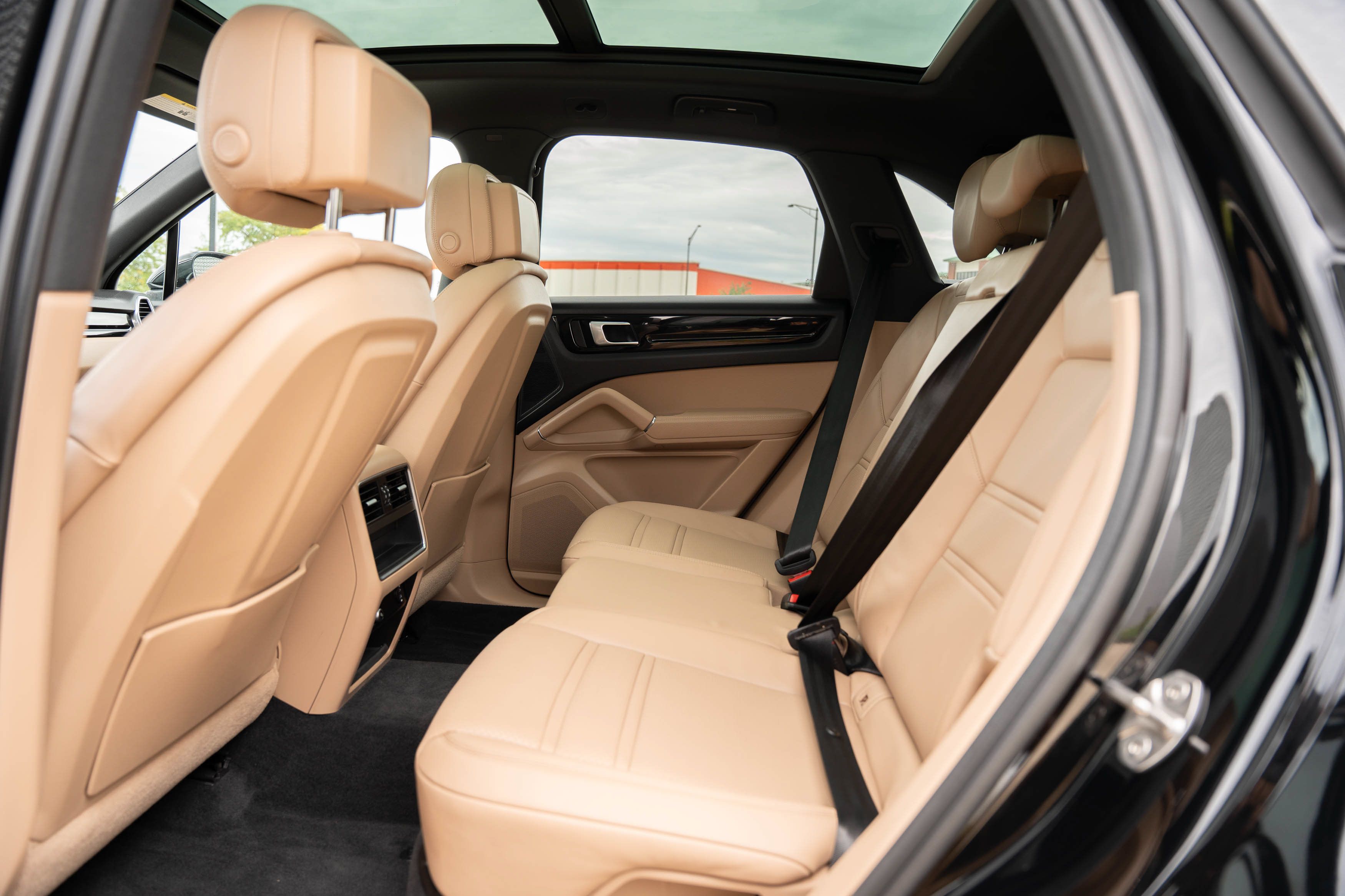 Used 2023 Porsche Cayenne AWD/4WD image 22