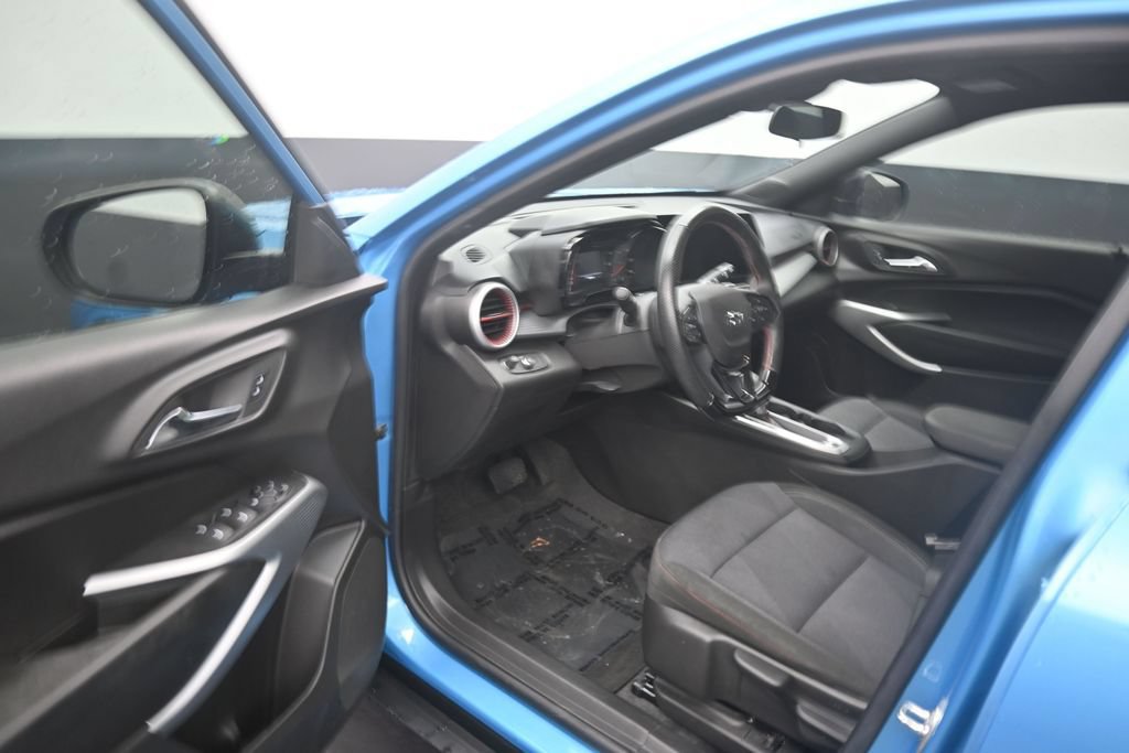 Used 2025 Chevrolet Trax RS FWD image 10