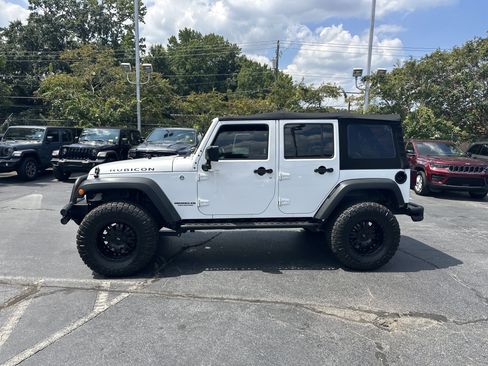 Used 2016 Jeep Wrangler Unlimited Rubicon w/ Connectivity Group AWD/4WD image 5
