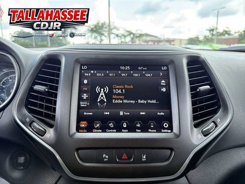 Used 2021 Jeep Cherokee Trailhawk w/ Sun, Sound & Nav Group AWD/4WD image 23