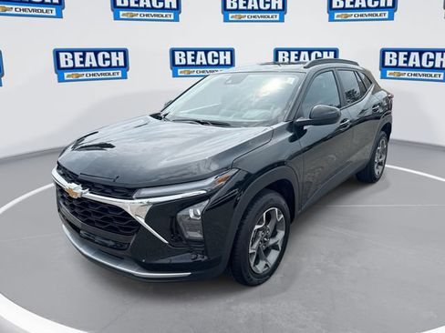 Used 2026 Chevrolet Trax LT FWD image 1