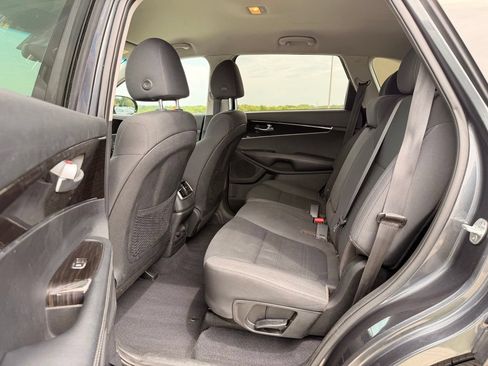 Used 2020 Kia Sorento S AWD/4WD image 4