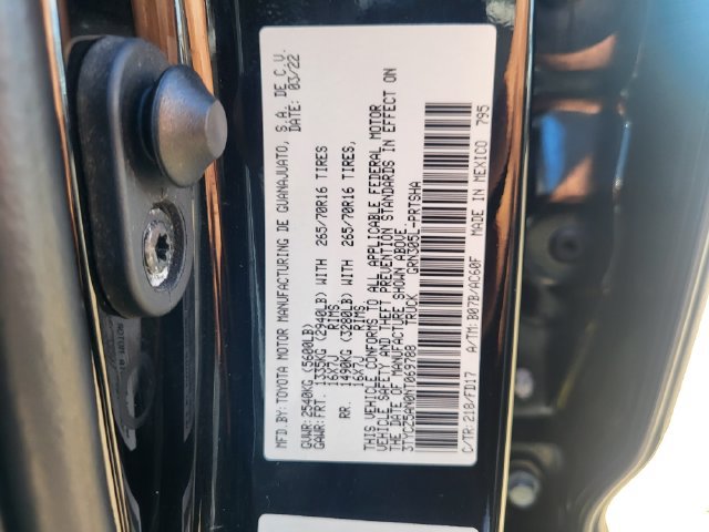 Used 2022 Toyota Tacoma TRD Off-Road AWD/4WD image 29