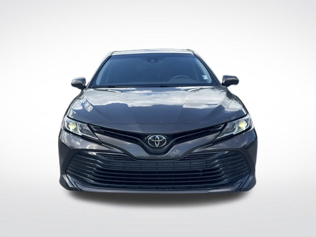 Used 2018 Toyota Camry LE w/ Convenience Package FWD image 3