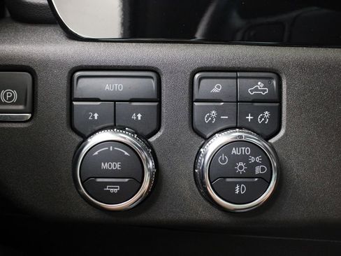 Used 2025 GMC Sierra 1500 SLT AWD/4WD image 29