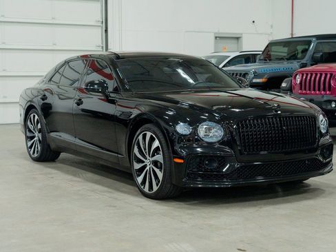 Used 2021 Bentley Flying Spur V8 image 13