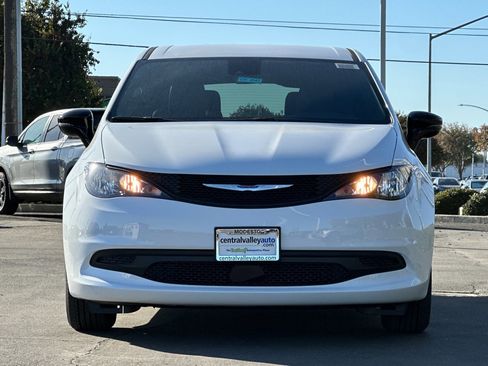 New 2026 Chrysler Voyager LX image 9